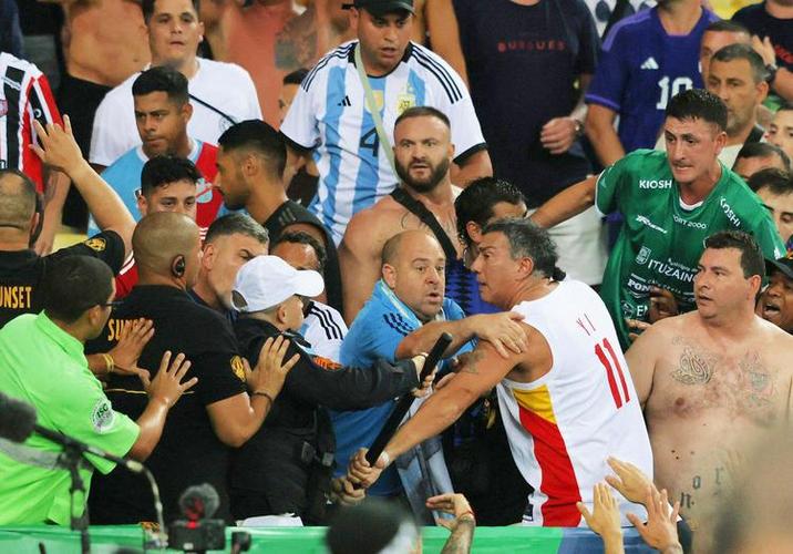 巴西阿根廷球迷冲突惊现易建联球迷